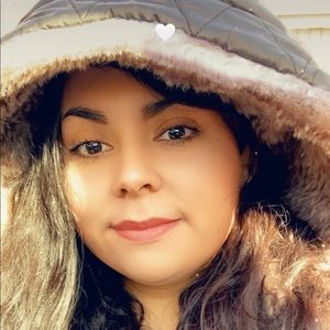 Meet your Posher, Claudia